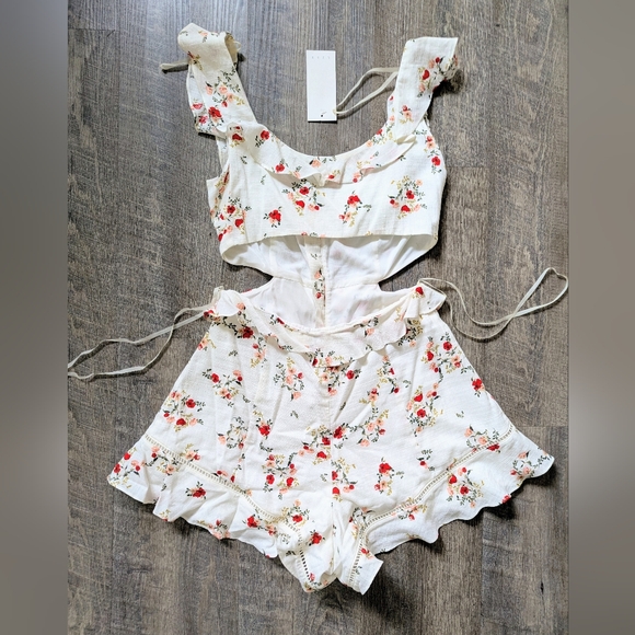 Lush Floral Ruffle Romper - Picture 3 of 7